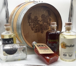 gin-dijk-45-ginhulst-tomagin-vodka-aardbei-munt-ton-crowdfunding.JPG