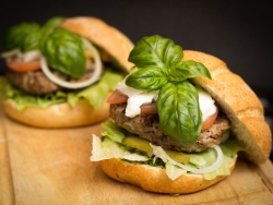 hamburger-494706_1920 1200x900.jpg