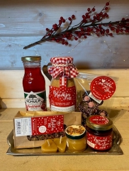 valentijns pakket  spreat the love jam liefdes thee zoete honing bakmix mede mogelijk gemaakt door de zorg clienten van jamenzo.jpg