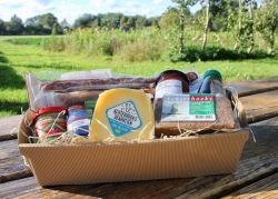 Geschenkpakket medium doos met achtergrond.jpeg