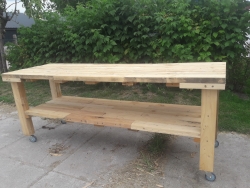 Tafel met wielen.jpg