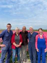 Mr. Obama in de tulpen Nicolaashoeve Beemster 1 mei 2023.jpg